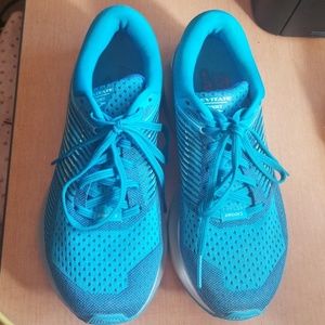 Brooks Levitate Women's Running Shoe Size 7.5 Med